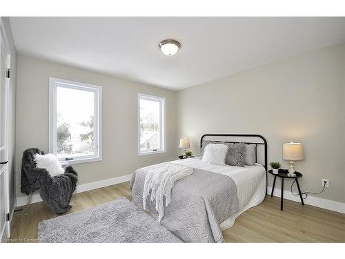 38 Albert Street, Cambridge, ON - Indoor Photo Showing Bedroom