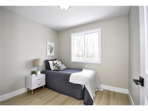 38 Albert Street, Cambridge, ON - Indoor Photo Showing Bedroom