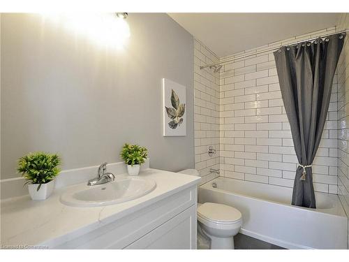 38 Albert Street, Cambridge, ON - Indoor Photo Showing Bathroom