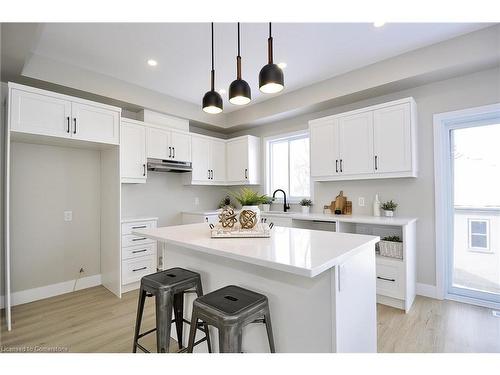 38 Albert Street, Cambridge, ON - Indoor Photo Showing Kitchen