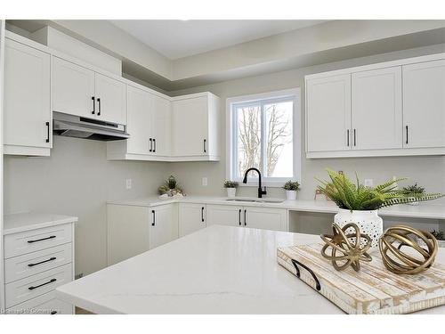 38 Albert Street, Cambridge, ON - Indoor Photo Showing Kitchen