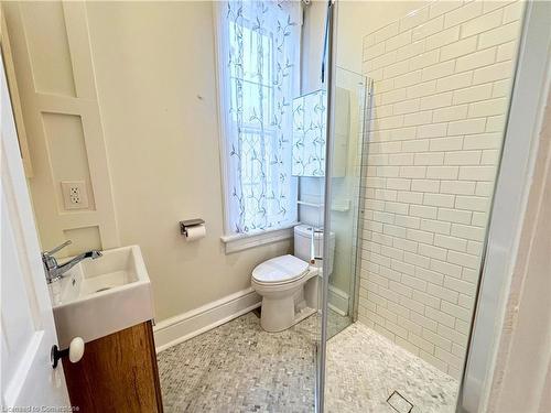 42A-40-42 Blenheim Road, Cambridge, ON - Indoor Photo Showing Bathroom