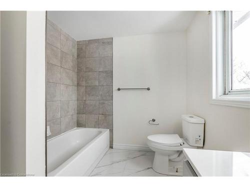 8 Tamvale Crescent, Kitchener, ON - Indoor Photo Showing Bathroom