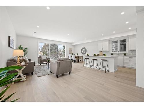 11 Ontario Street, Cambridge, ON - Indoor Photo Showing Living Room