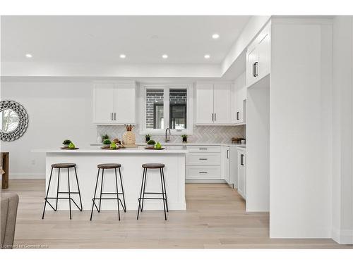 11 Ontario Street, Cambridge, ON - Indoor Photo Showing Kitchen