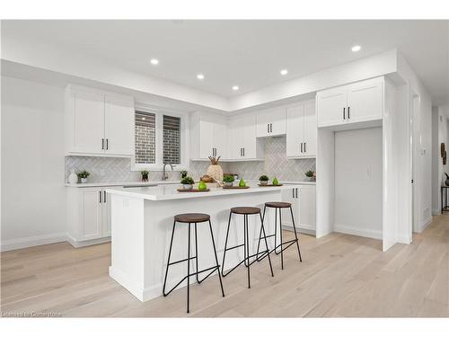 11 Ontario Street, Cambridge, ON - Indoor Photo Showing Kitchen With Upgraded Kitchen