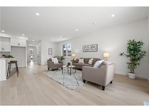 11 Ontario Street, Cambridge, ON - Indoor Photo Showing Living Room