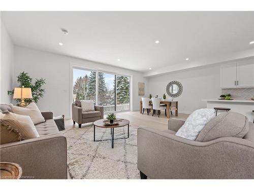 11 Ontario Street, Cambridge, ON - Indoor Photo Showing Living Room