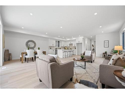 11 Ontario Street, Cambridge, ON - Indoor Photo Showing Living Room