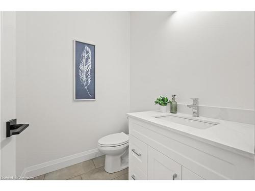 11 Ontario Street, Cambridge, ON - Indoor Photo Showing Bathroom