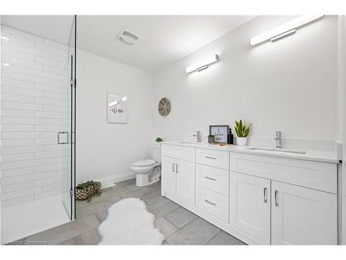 11 Ontario Street, Cambridge, ON - Indoor Photo Showing Bathroom