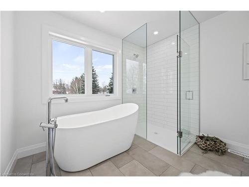 11 Ontario Street, Cambridge, ON - Indoor Photo Showing Bathroom