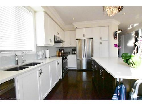 538 Terrington Crescent, Kitchener, ON - Indoor Photo Showing Kitchen With Double Sink With Upgraded Kitchen