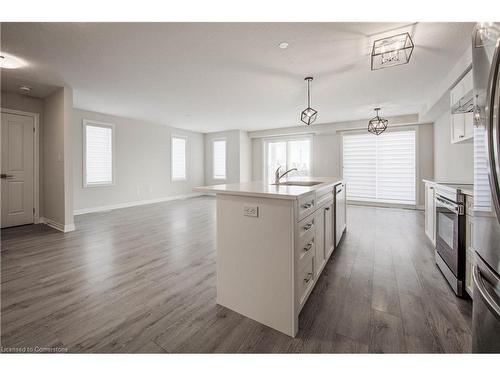 25 Valencia Avenue, Kitchener, ON - Indoor Photo Showing Kitchen