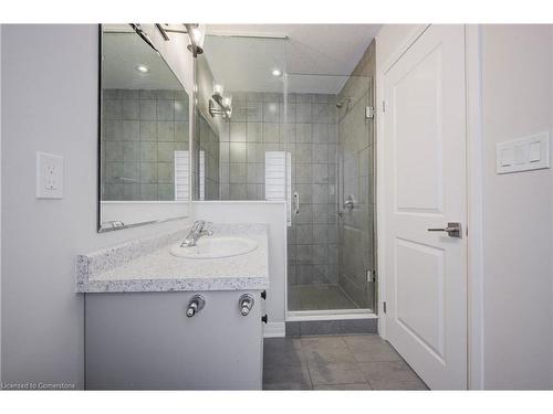 25 Valencia Avenue, Kitchener, ON - Indoor Photo Showing Bathroom