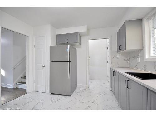 223 Fountain Street N, Cambridge, ON - Indoor Photo Showing Kitchen