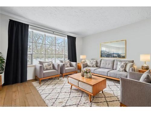 71 Keats Crescent, Guelph, ON - Indoor Photo Showing Living Room