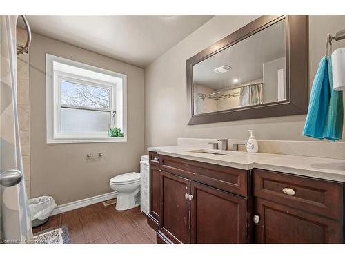 71 Keats Crescent, Guelph, ON - Indoor Photo Showing Bathroom