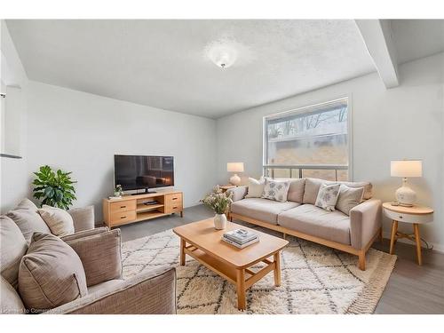 183 Cole Road, Guelph, ON - Indoor Photo Showing Living Room