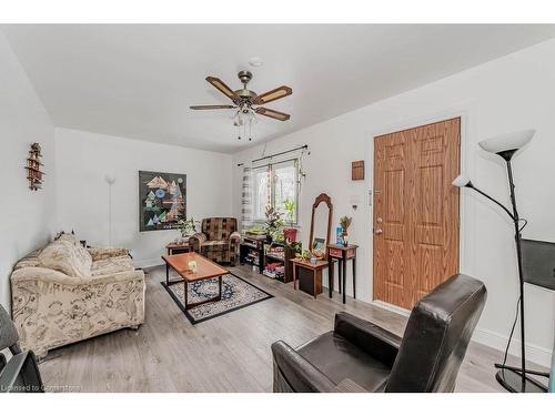 48 Alma Street S, Guelph, ON - Indoor Photo Showing Living Room