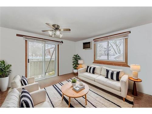 48 Alma Street S, Guelph, ON - Indoor Photo Showing Living Room