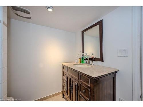 113 Elizabeth Street, Guelph, ON - Indoor Photo Showing Bathroom