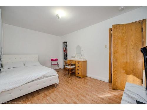 113 Elizabeth Street, Guelph, ON - Indoor Photo Showing Bedroom