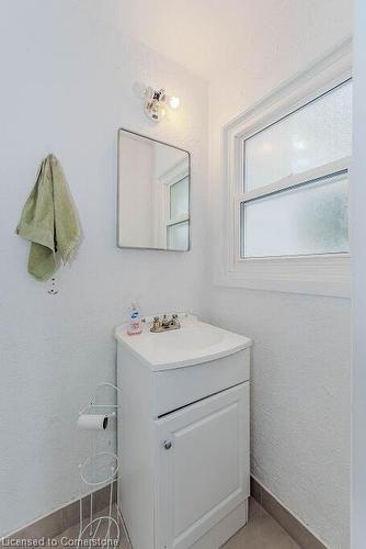 295 Edinburgh Road S, Guelph, ON - Indoor Photo Showing Bathroom