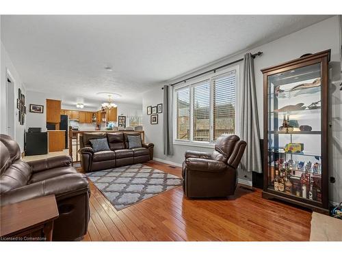 10 Kortright Road E, Guelph, ON - Indoor Photo Showing Living Room