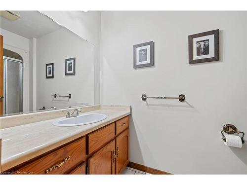 10 Kortright Road E, Guelph, ON - Indoor Photo Showing Bathroom