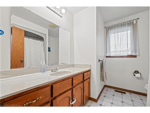 10 Kortright Road E, Guelph, ON - Indoor Photo Showing Bathroom