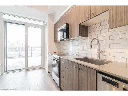 204-5 Wellington Street, Kitchener, ON - Indoor Photo Showing Kitchen With Upgraded Kitchen