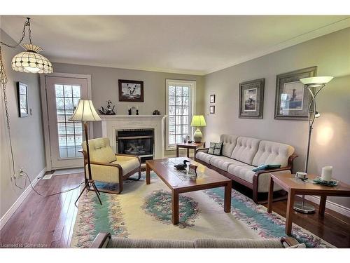 13-85 Beasley Crescent, Cambridge, ON - Indoor Photo Showing Living Room With Fireplace