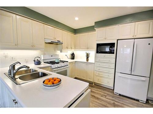 13-85 Beasley Crescent, Cambridge, ON - Indoor Photo Showing Kitchen With Double Sink