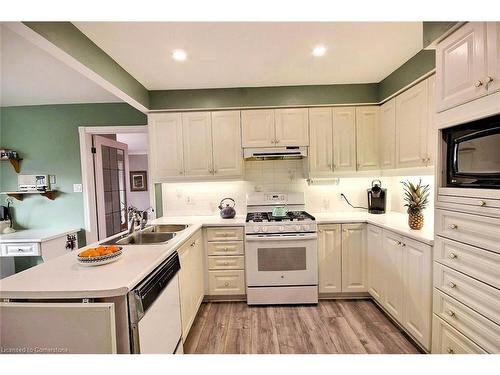 13-85 Beasley Crescent, Cambridge, ON - Indoor Photo Showing Kitchen With Double Sink