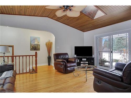 715362 Oxford Rd 4, Woodstock, ON - Indoor Photo Showing Living Room