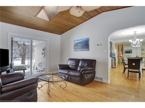 715362 Oxford Rd 4, Woodstock, ON - Indoor Photo Showing Living Room