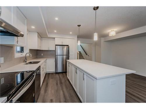 F021-15 Stauffer Woods Trail, Kitchener, ON - Indoor Photo Showing Kitchen With Double Sink With Upgraded Kitchen