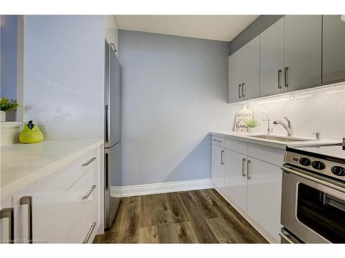 606-64 Benton Street, Kitchener, ON - Indoor Photo Showing Kitchen