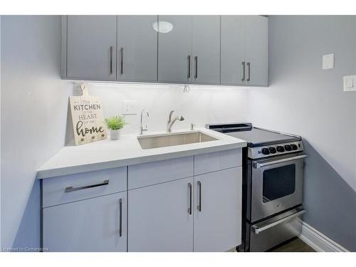 606-64 Benton Street, Kitchener, ON - Indoor Photo Showing Kitchen With Upgraded Kitchen