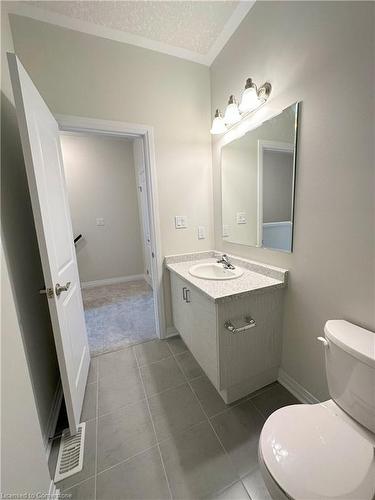 12-25 Isherwood Avenue, Cambridge, ON - Indoor Photo Showing Bathroom