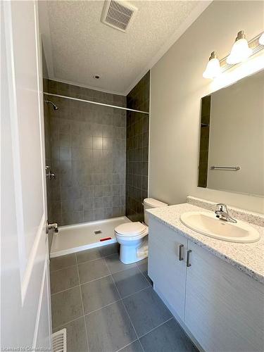 12-25 Isherwood Avenue, Cambridge, ON - Indoor Photo Showing Bathroom