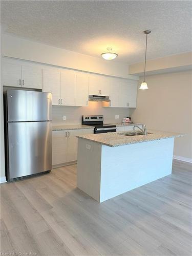 12-25 Isherwood Avenue, Cambridge, ON - Indoor Photo Showing Kitchen