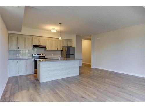 12-25 Isherwood Avenue, Cambridge, ON - Indoor Photo Showing Kitchen