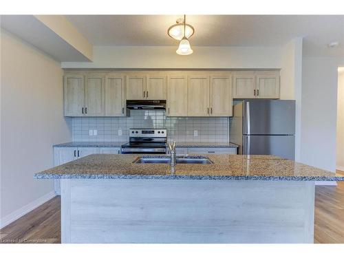 12-25 Isherwood Avenue, Cambridge, ON - Indoor Photo Showing Kitchen With Double Sink With Upgraded Kitchen