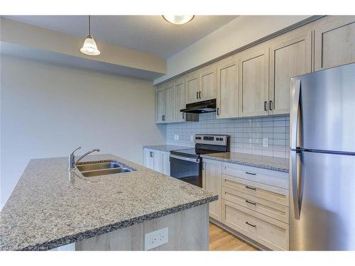 12-25 Isherwood Avenue, Cambridge, ON - Indoor Photo Showing Kitchen With Double Sink With Upgraded Kitchen