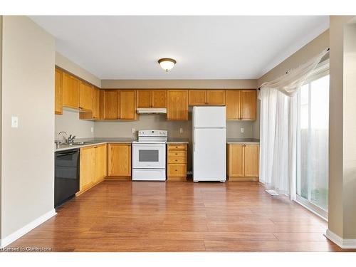 35 Nancroft Crescent, Cambridge, ON - Indoor Photo Showing Kitchen