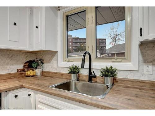 Upper-67 Kimberly Crescent, Kitchener, ON - Indoor Photo Showing Kitchen