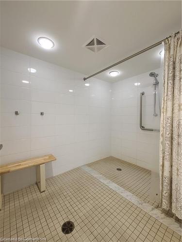 204-50 Bryan Court, Kitchener, ON - Indoor Photo Showing Bathroom