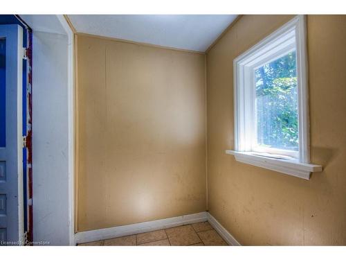 126 Albert Street, Waterloo, ON - Indoor Photo Showing Other Room